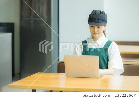 Young female clerk working in a cafe Young female clerk working in a cafe 136222607