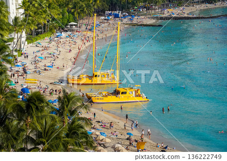 Hawaii Waikiki Beach and Diamond Head, a spectacular resort landscape with blue ocean and sky Hawaii Waikiki Beach and Diamond Head, a spectacular resort landscape with blue ocean and sky 136222749