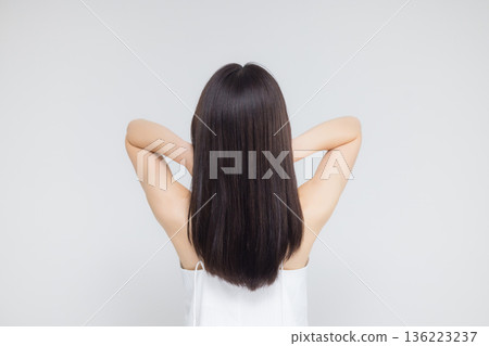 迷人的髮型女士 136223237