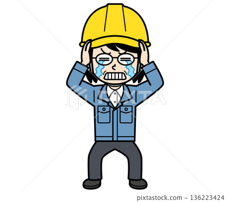 一位戴著頭盔的中年婦女抱著頭哭泣 136223424