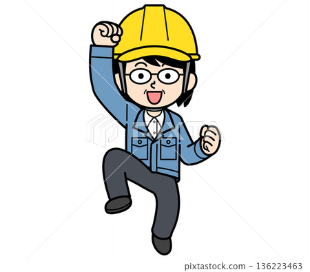 一名中年婦女在建築工地上戴著安全帽 136223463