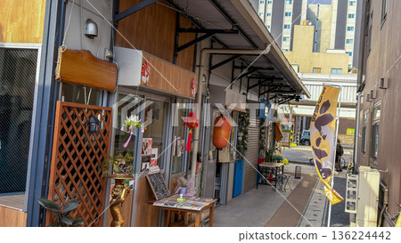 復古的購物區 136224442