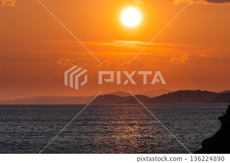 Winter sunset over the Seto Inland Sea seen from Ako Misaki in Ako City, Hyogo Prefecture Winter sunset over the Seto Inland Sea seen from Ako Misaki in Ako City, Hyogo Prefecture 136224890