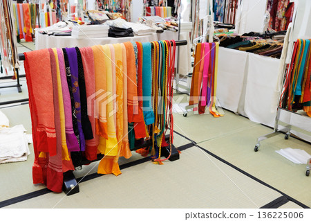 和服腰帶和 obijime obiage 和服商店和和服租賃的圖片 和服腰帶和 obijime obiage 和服商店和和服租賃的圖片 136225006