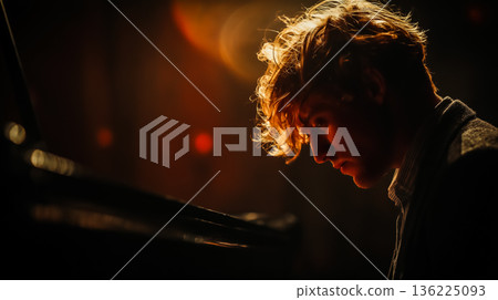 A dramatic piano performance where passion and loneliness intersect 136225093
