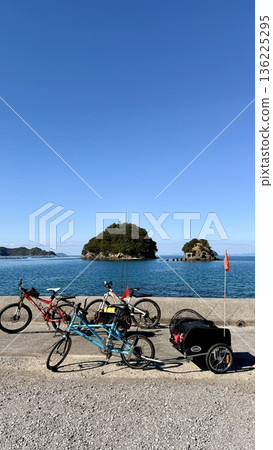 Eging while cycling around the island 136225295