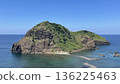 新潟縣佐渡島：二龜海岸線與蔚藍大海的壯麗景色 136225463