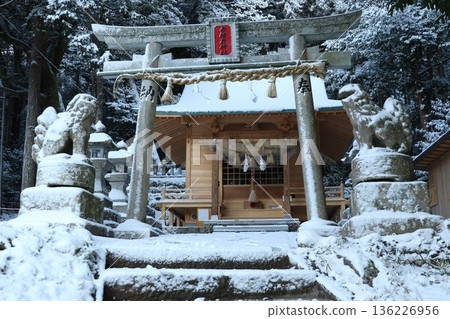 Akainoiwa Shrine 15 136226956