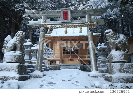 Akainoiwa Shrine 10 136226961