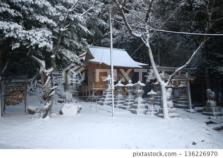 赤之岩神社 1 赤之岩神社 1 136226970