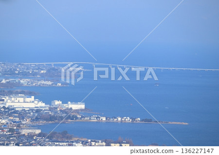 琵琶湖大橋和琵琶湖南岸 琵琶湖大橋和琵琶湖南岸 136227147