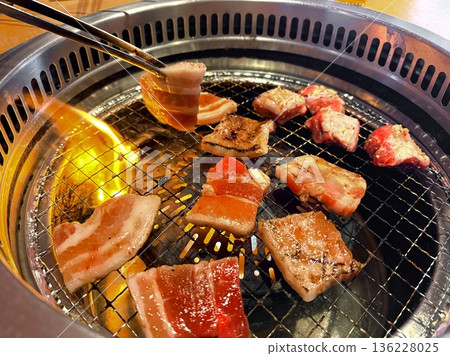 Yakiniku scene (exquisite kalbi) Yakiniku scene (exquisite kalbi) 136228025
