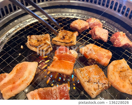 Yakiniku scene (exquisite kalbi) Yakiniku scene (exquisite kalbi) 136228026