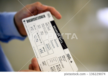 Hand holding boarding pass ■Photography cooperation: Kansai International Airport (KIX) 136229074