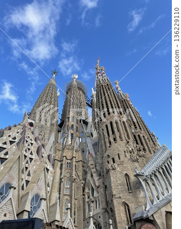 the beautiful architecture of the city 136229110