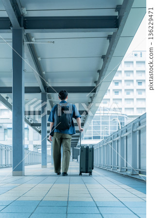 Travelers walking inside the station ■Photography courtesy of Kansai International Airport (KIX) Travelers walking inside the station ■Photography courtesy of Kansai International Airport (KIX) 136229471