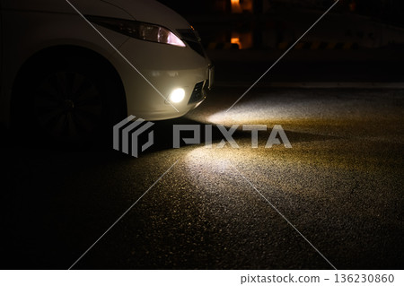 夜間霧燈照明 136230860