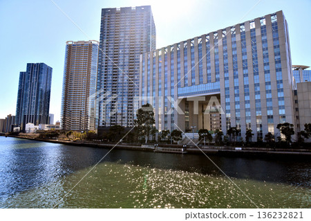 View of the Shibaura Institute of Technology Toyosu Campus and Toyosu area from Toyosu Bridge/Toyosu Canal (Koto Ward, Tokyo) [February 2026] 136232821