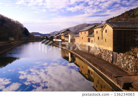 Storehouse built along the Yosaka River 136234063
