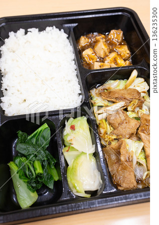 Delicious Chinese bento, double-cooked pork bento, mapo tofu, etc. Delicious Chinese bento, double-cooked pork bento, mapo tofu, etc. 136235300