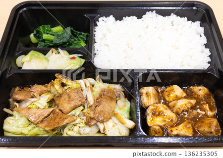 Delicious Chinese bento, double-cooked pork bento, mapo tofu, etc. Delicious Chinese bento, double-cooked pork bento, mapo tofu, etc. 136235305
