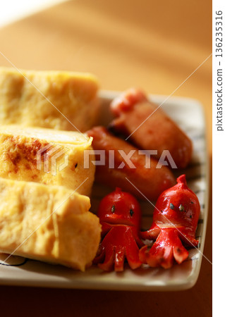 Sausage man (decoratively cut sausages) in a bento box Sausage man (decoratively cut sausages) in a bento box 136235316
