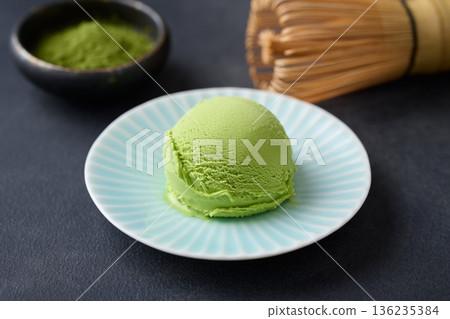 Green tea ice cream 136235384