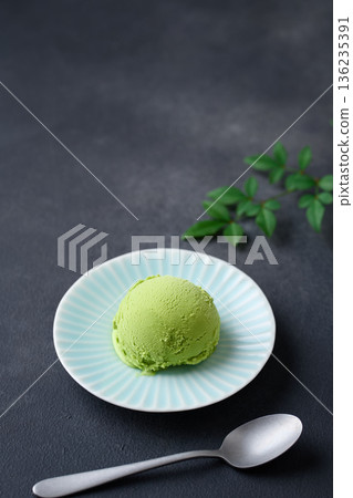 Green tea ice cream 136235391