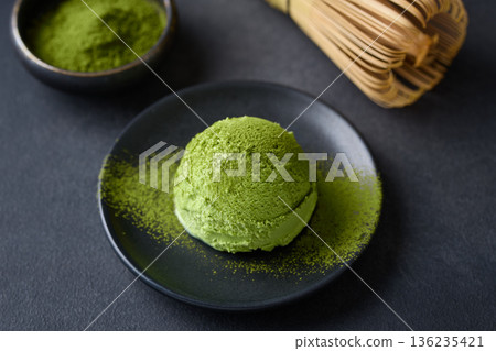 Green tea ice cream 136235421