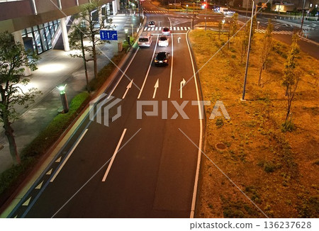 Urban night road Urban night road 136237628