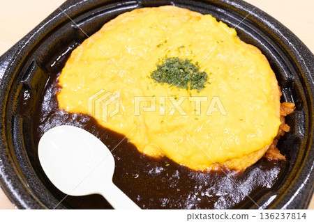 便利商店美味便當蛋包飯配半釉汁 便利商店美味便當蛋包飯配半釉汁 136237814