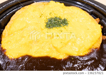 便利商店美味便當蛋包飯配半釉汁 136237821