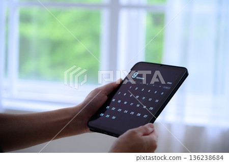 智慧型手機上的每月視圖 136238684