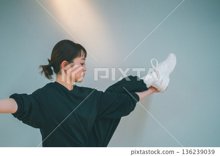 dancing, female, females 136239039