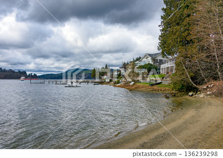 Ocean bay overview with row of recidential houses along the waterfront 136239298