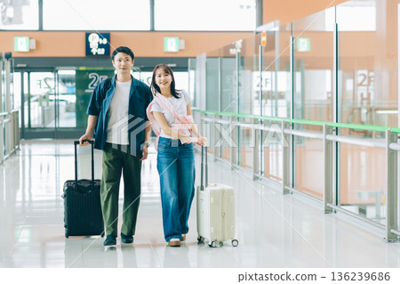 A couple at the airport about to depart on a trip (Photography courtesy of Kansai International Airport (KIX)) 136239686
