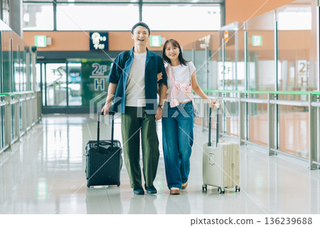 A couple at the airport about to depart on a trip (Photography courtesy of Kansai International Airport (KIX)) 136239688