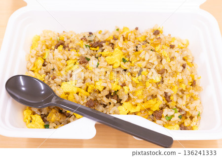 美味的肉末炒飯便當 136241333