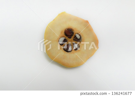 一張硬木瓜切成圈圈的照片 136241677