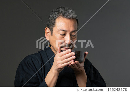 Men who drink tea Men who drink tea 136242278