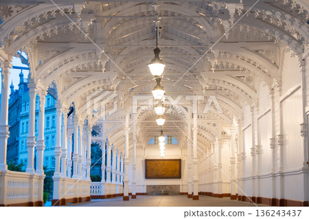 Market Colonnade 136243437