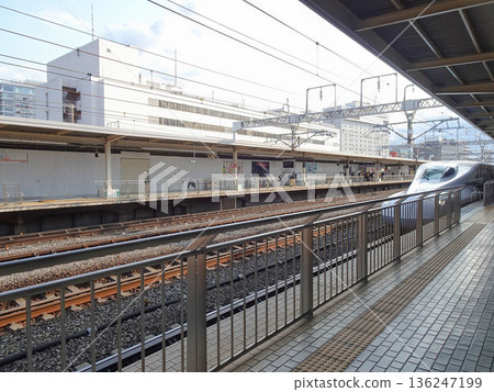 Station platform and double track Station platform and double track 136247199