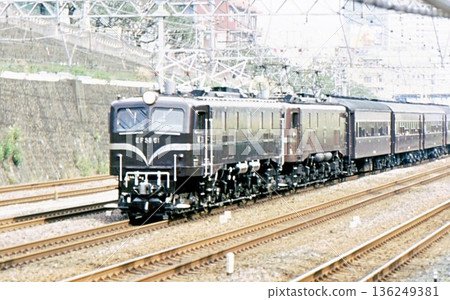 1994 Imperial Locomotive EF5861 Double-Held Special Train Tokaido Main Line Yokohama City Kanagawa Prefecture Archived Photograph 1994 Imperial Locomotive EF5861 Double-Held Special Train Tokaido Main Line Yokohama City Kanagawa Prefecture Archived Photograph 136249381