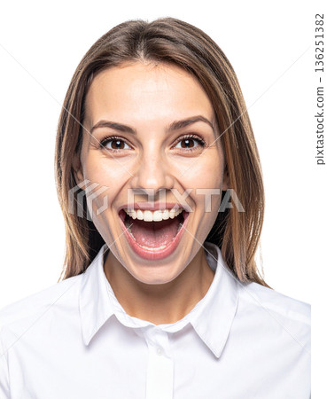 歐洲女人，獨自一人，辦公室職員，肖像，白色背景，臉部焦點，清晰 136251382