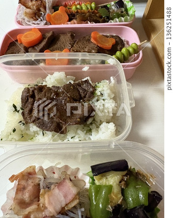 Nostalgic Mom's Lunch Box 136251488