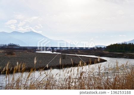 The Chikuma River's curved flow downstream of the Heiwa Bridge The Chikuma River's curved flow downstream of the Heiwa Bridge 136253188