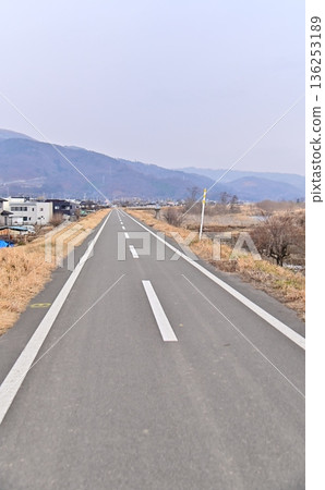 The Chikuma River embankment road heading straight north The Chikuma River embankment road heading straight north 136253189