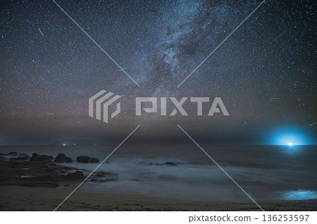 Milky Way at Nagata Inakahama Beach, Yakushima Island in the Offshore Alps (Winter) Milky Way at Nagata Inakahama Beach, Yakushima Island in the Offshore Alps (Winter) 136253597