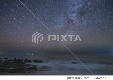 Milky Way at Nagata Inakahama Beach, Yakushima Island in the Offshore Alps (Winter) 136253600