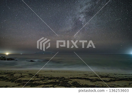 Milky Way at Nagata Inakahama Beach, Yakushima Island in the Offshore Alps (Winter) 136253603